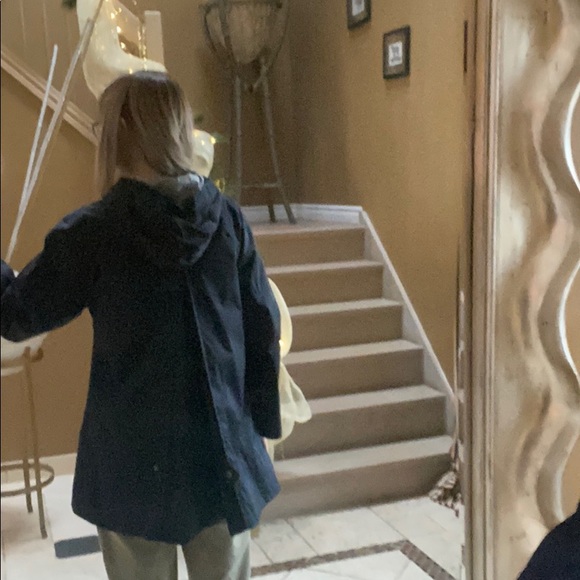 Lululemon rain jacket with hood - Picture 4 of 5